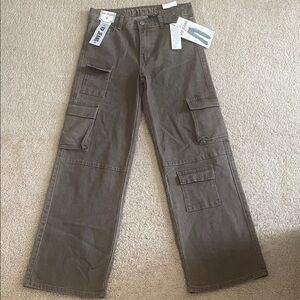 Women's Cargo Pants in Olive Brown